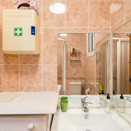 Privadas Con Cama Doble En Homestay