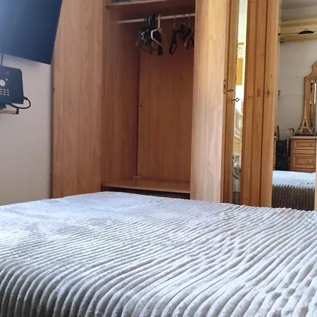Privadas Con Cama Doble En * סביליה